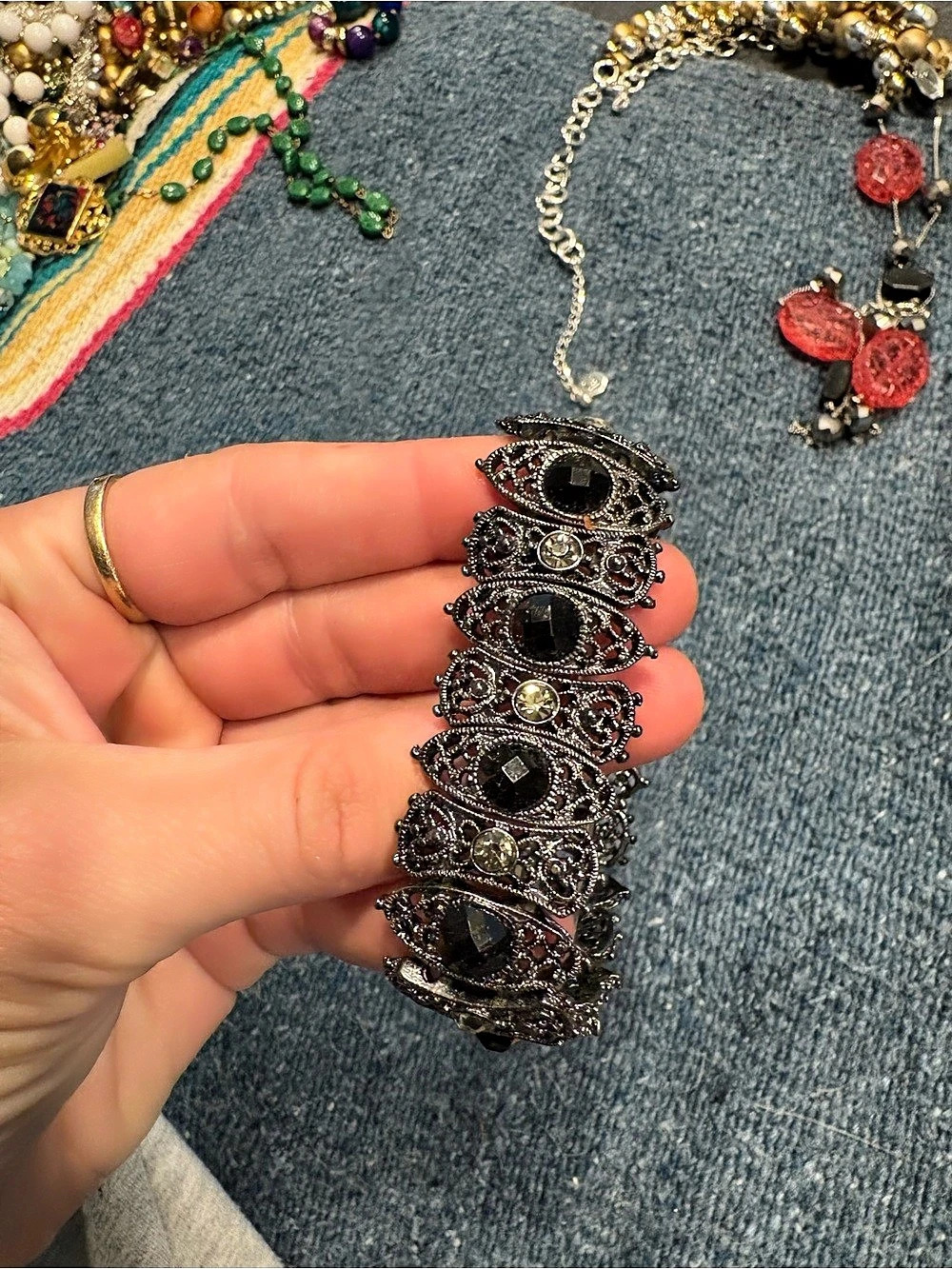 Ornate Filigree Bracelet in Black & Silver Like New